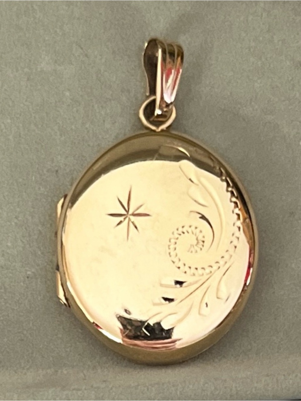 Gold Floral Engraved Oval Locket Pendant